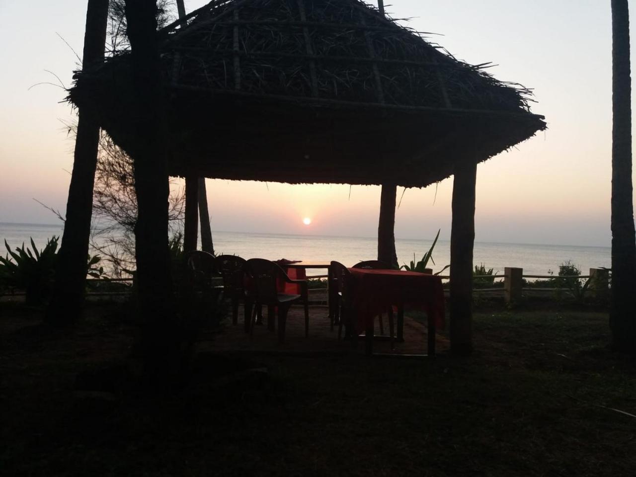 ורקלה Sukriti Beach Resort מראה חיצוני תמונה
